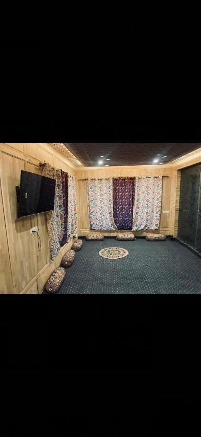 Hotel Poshwan Gulmarg Exterior photo